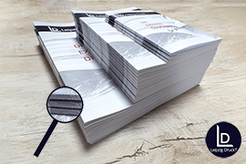 Broschüren geklammert